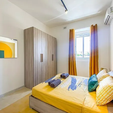 Apartment Moonstone Manor 3- Sliema Strand,