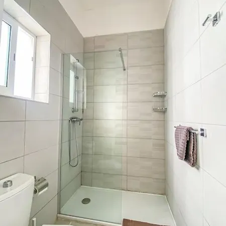 Moonstone Manor 3- Sliema Strand, 아파트