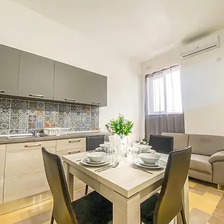 Moonstone Manor 3- Sliema Strand, Apartment *