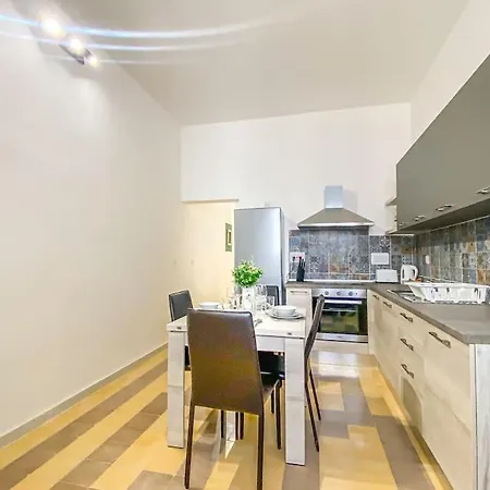 Apartment Moonstone Manor 3- Sliema Strand, *